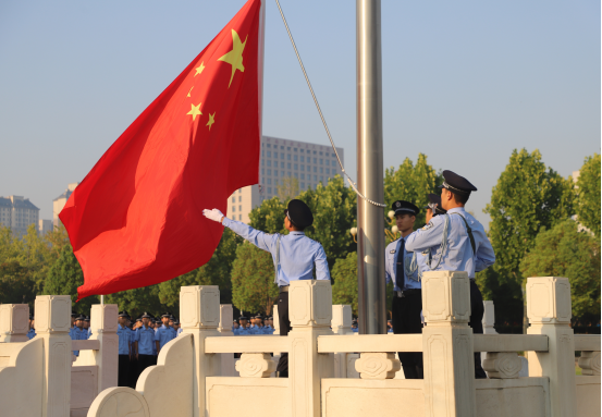 学院举行新学期升国旗仪式暨开学第一课